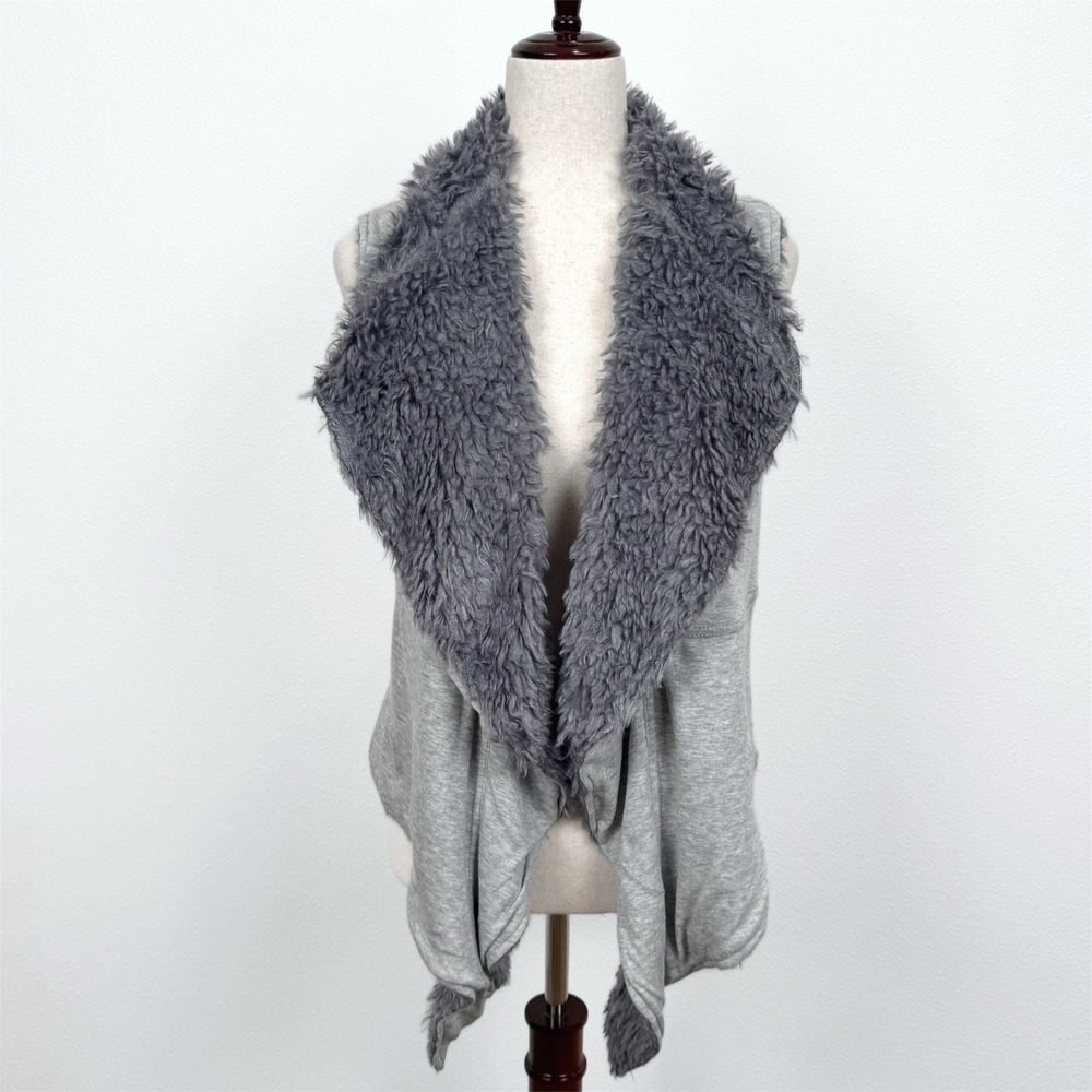NEW Dylan Faux Fur Trim Vest Womens S Gray Open Layering Neutral Cozy‎ Boho Fall